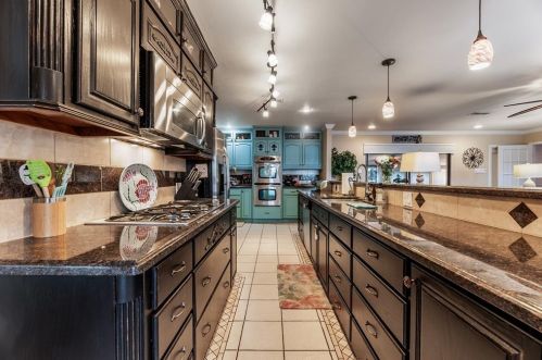 702 Timber Cv Dr, Taylor Lake Village TX 77586-4617 exterior