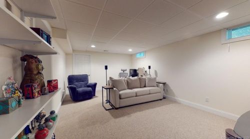 2 Bunker Hill Cir, Huntington CT  06484-6408 exterior
