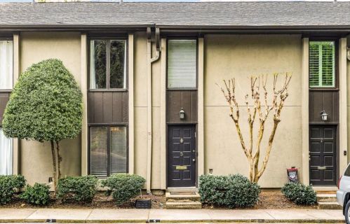 5 Ivy Trl, Atlanta, GA 30342-4220