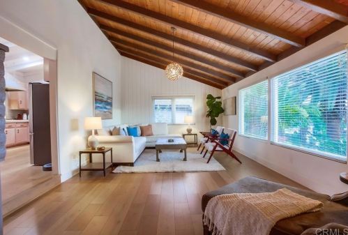 5450 Los Robles Dr, Carlsbad, CA 92008-4422
