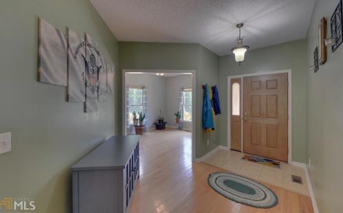 216 Shawnee Trl, Toccoa, GA 30577-7267