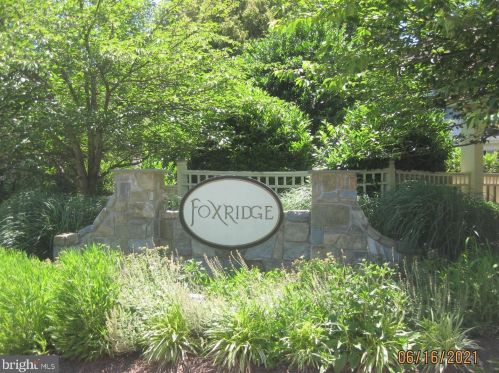 474 Foxridge Dr, Leesburg, VA 20175-2500