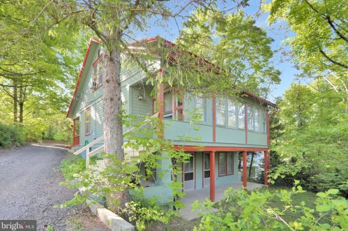 163 Ewing St, Berkeley Springs, WV 25411-1648