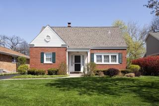1022 Raleigh Rd, Glenview, IL 60025-3024