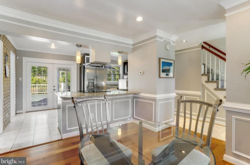 6808 Houndmaster Rd, Springfield VA  22152-2715 exterior