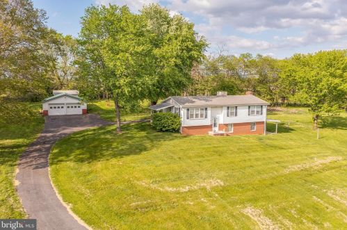 857 Oregon Trl, Harpers Ferry WV 25425-3144 exterior