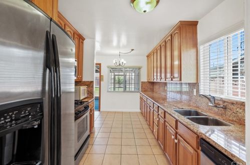 527 Hampton St, Anaheim CA  92801-3102 exterior