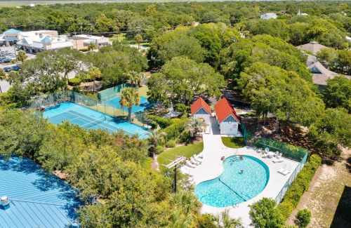 8 Ocean Park Ct, Isle Of Palms SC  29451-2244 exterior