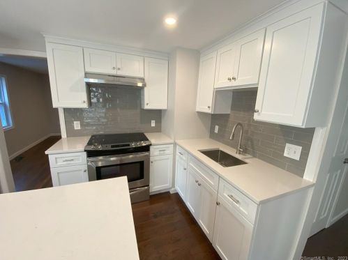 42 Oak St, Derby, CT 06418-1709