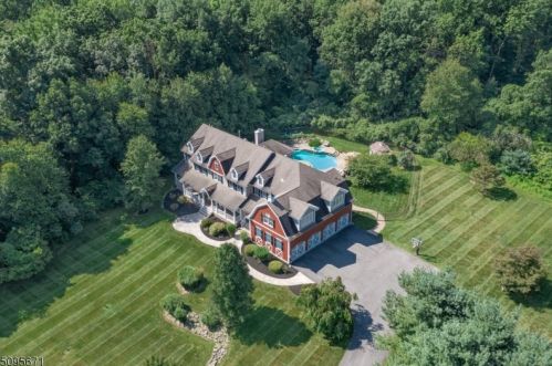 5 Evergreen Ln, Califon, NJ 07830-4195