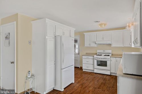 755 Longs Gap Rd, Carlisle PA 17013-8506 exterior