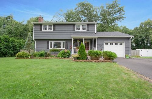 160 Edgewood Dr, Wapping, CT 06074-3409