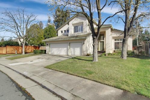 9005 Wimbley Ct, Elk Grove, CA 95624-3072
