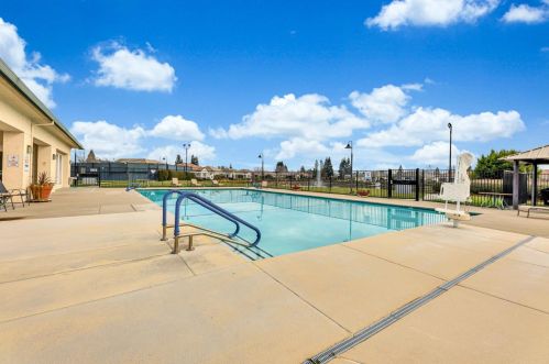 9493 Emerald Cove Ln, Elk Grove CA  95758-3612 exterior