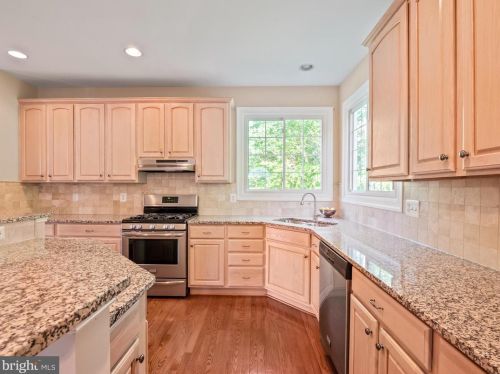 7716 Tea Table Dr, Lorton, VA 22079-4707
