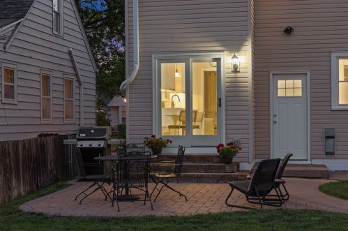 2106 Highland Pkwy, Saint Paul MN  55116-1311 exterior