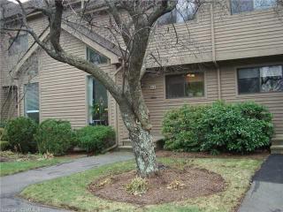 1 Canterbury Ct, Middletown CT  06457-4900 exterior
