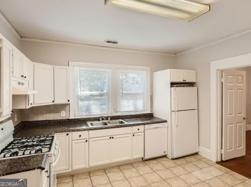1675 Evans Dr, Atlanta GA  30310-4501 exterior