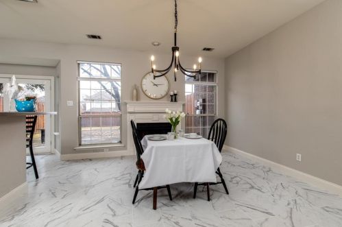 2124 Larkspur Dr, Carrollton TX 75010-4040 exterior