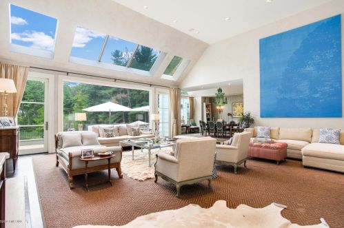 1 Partridge Hollow Rd, Greenwich CT  06831-2662 exterior