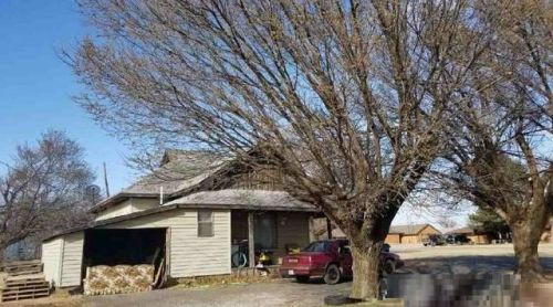 214 D St, Okeene, OK 73763-9113