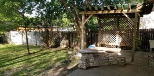 2011 Abbey Cir, Austin TX  78727-4401 exterior