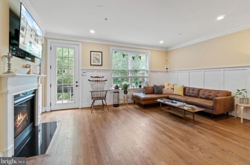 8916 Ct Way, Silver Spring MD 20910-2276 exterior