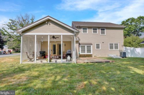 202 Suncrest Rd, Lancaster PA  17601-4835 exterior