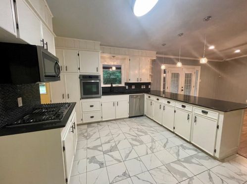 5926 Fairlane Dr, Austin TX  78757-4417 exterior