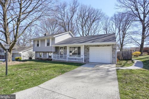 5551 Edsel St, Harrisburg, PA 17109-5659