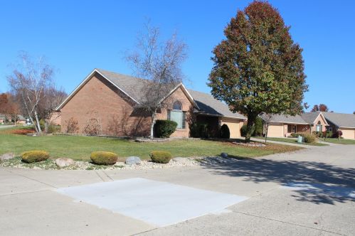 1668 Fox Ridge Dr, Springfield, OH 45503-5770