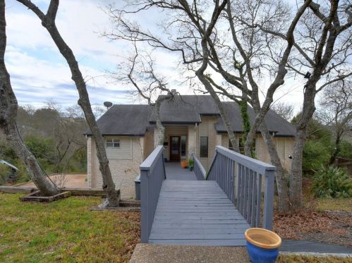 1402 Canoe Brook Dr, Austin, TX 78746-6206