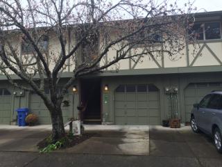 1285 City View St, Eugene, OR 97402-3327