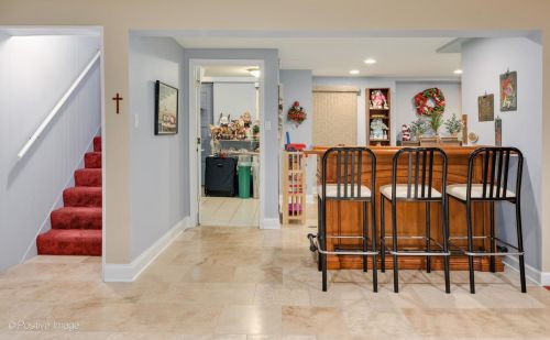 8170 Davis St, Niles IL 60714-1506 exterior