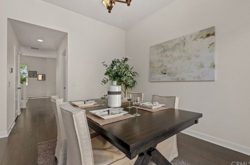 806 Santa Ana Blvd, Santa Ana CA 92701-3962 exterior