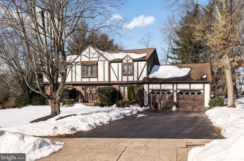 24 Duffield Dr, Trenton, NJ 08628-2008