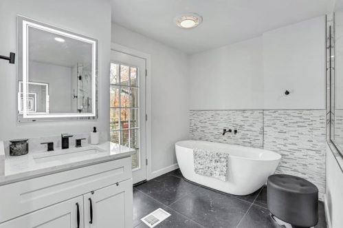 4175 Harrogate Dr, Atlanta GA  30327-3624 exterior