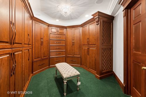 9301 Falling Waters Dr, Willowbrook IL  60527-0718 exterior