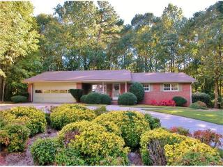5228 Lanton Cir, Gainesville, GA 30504-9041