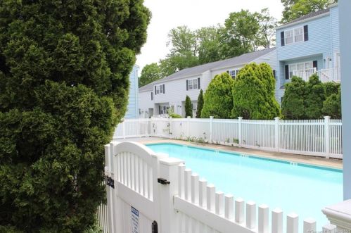 14 Fairview Ave, Norwalk CT  06850-3735 exterior