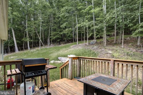 336 Windsong Rd, Harpers Ferry WV  25425-5485 exterior