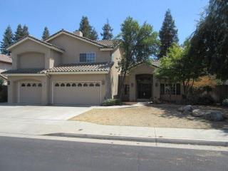 670 Athens Ave, Clovis, CA 93611-7005