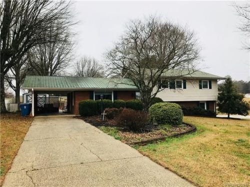 2359 Plainfield Dr, Conover, NC 28613-9144
