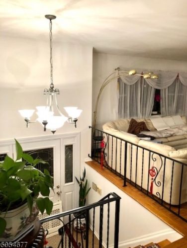 20 Arnold Dr, Parsippany, NJ 07054-2241