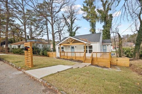 2732 Miles Cir, Atlanta GA  30344-3743 exterior