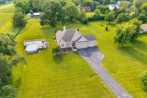 9583 Richardson Rd, Spring Grove, IL 60081-9459