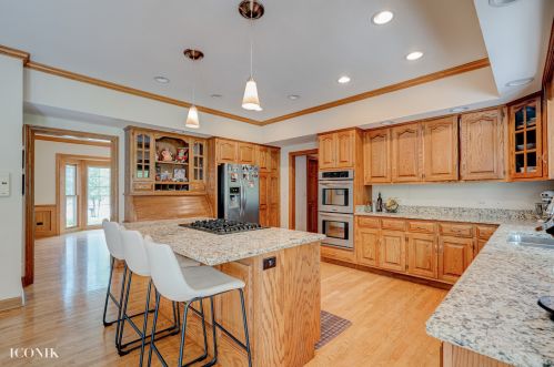 1547 Pine Lake Dr, Naperville IL  60564-9791 exterior