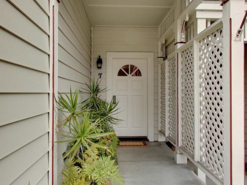 7 Glen Lake Dr, Del Monte Park, CA 93950-5370