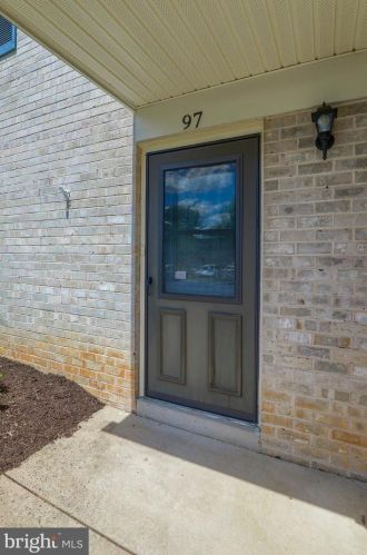97 Valleybrook Dr, Lancaster PA  17601-4612 exterior