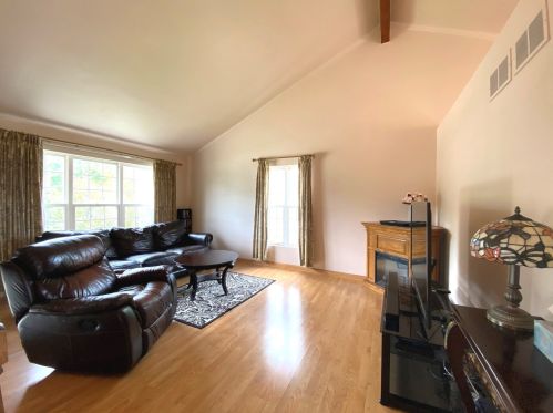 668 Willow Rd, Manteno, IL 60950-1712
